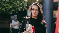 Nama selebritas Kia Poetri belakangan ramai diperbincangkan. Foto: instagram Kia Poetri