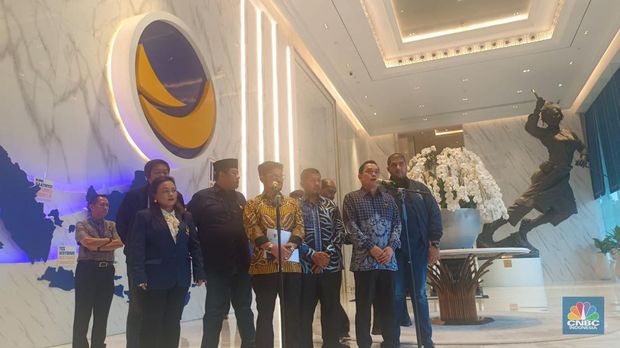 Konferensi pers Menteri Pertanian Syahrul Yasin Limpo di Nasdem Tower, Jakarta, Kamis (5/10/2023). (CNBC Indonesia/Martyasari Rizky)
