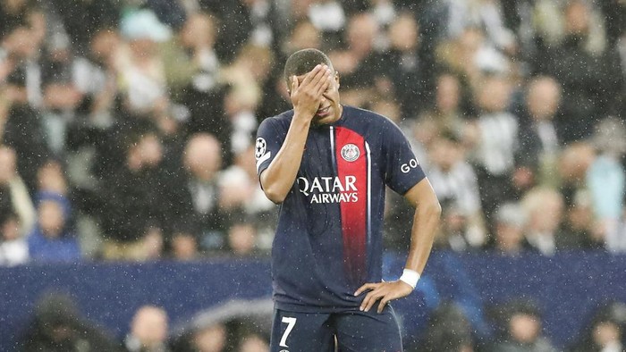 PSGs Kylian Mbappe touches his face during the Champions League group F soccer match between Newcastle and Paris Saint Germain at St. James Park, Wednesday, Oct. 4, 2023, in Newcastle, England. (AP Photo/Scott Heppell)