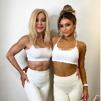 Lesley Maxwell saat ini berusia 65 tahun. Dalam wawancara dengan NY Daily News, Lesley mengatakan banyak netizen kaget saat tahu dia sudah memiliki cucu.  Foto: Dok. Instagram lesleymaxwell.fitness