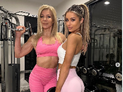 8 Potret Nenek-nenek Awet Muda Perutnya Six Pack, Sering Dikira Ibu Cucunya