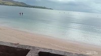 Pantai Kemos yang tenang terasa seperti liburan pribadi.