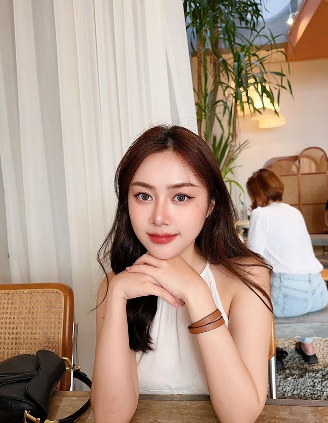 Luwe Xin Hui tercatat sebagai lulusan RMIT University dengan gelar Sarjana Akuntansi dan Keuangan. Dalam profil LinkedIn, Luwe menulis bahwa dia merupakan Bookkeeper di sebuah perusahaan sekuritas. Bookkeeper adalah seseorang yang bertanggung jawab untuk mencatat transaksi keuangan, seperti pembelian, pengeluaran, pendapatan penjualan, faktur, dan pembayaran. Foto: Instagram/@luweexxi