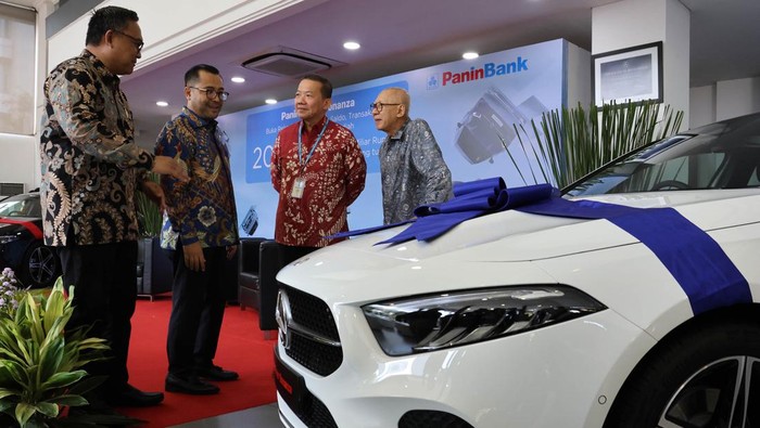 Panin Super Bonanza 2023 kembali digelar untuk manjakan nasabah setianya dengan hadiah 20 unit Mercedes-Benz A 200 & Total Uang Tunai Rp 38 Miliar. 

Sejalan dengan visi dan misi untuk menjadi Bank pilihan utama bagi nasabah individu dan bisnis dengan kearifan lokal, PaninBank kembali meluncurkan Program Panin Super Bonanza 2023-2024.