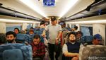 Melihat Antusias Warga Jajal Kereta Cepat Jakarta-Bandung