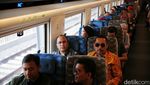 Melihat Antusias Warga Jajal Kereta Cepat Jakarta-Bandung
