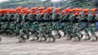 Aksi ini dalam rangka memperingati HUT TNI.  