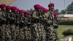Melihat Defile Pasukan saat HUT ke-78 TNI di Monas