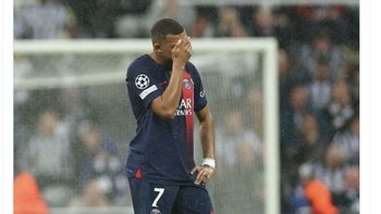 Tak ada Messi dan Neymar, Mbappe tampaknya kesulitan. Foto: Twitter