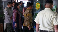 SYL tidak mengucap satu kata pun. Dia langsung masuk ke gedung Kementan.  