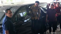 Menurut Alexander, sesuai dengan prosedur di KPK peningkatan kasus korupsi ke tahap penyidikan harus telah mengantongi dua alat bukti hingga sosok yang diduga sebagai pelaku pidana.  