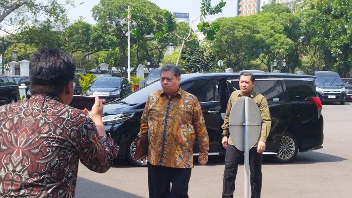 Menteri-menteri merapat ke Istana untuk membahas proyek strategis nasional