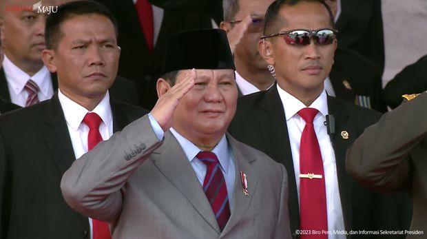 Menteri Pertahanan Prabowo Subianto saat menghadiri upacara peringatan hari ulang tahun (HUT) ke-78 Tentara Nasional Indonesia (TNI) hari ini di Monumen Nasional (Monas), Jakarta, Kamis (5/10). (Tangkapan Layar Youtube Sekretariat Presiden)