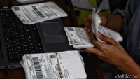 Sebagian pedagang konvensional mulai bermigrasi ke penjualan online lewat market place atau e-comerce.  
