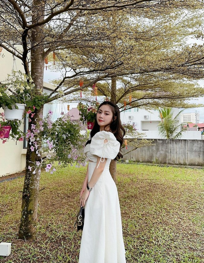 Selain dituduh tukang bully, baru-baru ini juga muncul kabar bahwa Luwe menggunakan pihak ketiga untuk mengerjakan tugas-tugas kuliahnya. Dia disebut membayar jasa orang lain agar tugas kuliahnya bisa selesai. Namun untuk tuduhan ini, Luwe belum memberikan klarifikasi. Foto: Instagram/@luweexxi