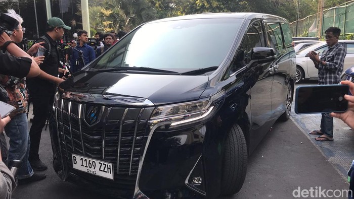 Mobil Mentan Syahrul Yasin Limpo tinggalkan Polda Metro Jaya