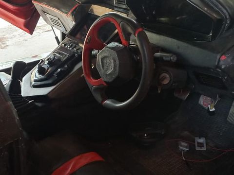 Mobil modifikasi yang menyerupai Lamborghini Aventador SVJ, buatan Arjo Purwanto, warga Desa Bugel, Kecamatan Polokarto, Kabupaten Sukoharjo, Kamis (5/10/2023).