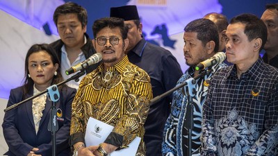 Momen Mentan SYL Curhat di Markas Nasdem