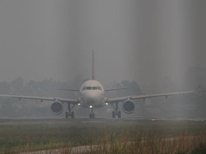 Ngeri! Kabut Asap Bikin Jarak Pandang di Bandara Palangka Raya Terbatas