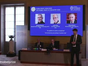 Trio Penemu Titik-titik Kuantum Raih Penghargaan Nobel Kimia 2023