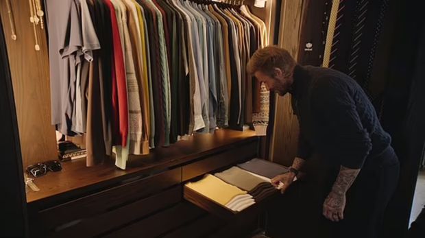 Penampakan Lemari David Beckham Penampakan lemari David Beckham di serial dokumenter 'BECKHAM'.