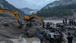 Penampakan Truk-truk Jadi Korban Banjir Bandang di India