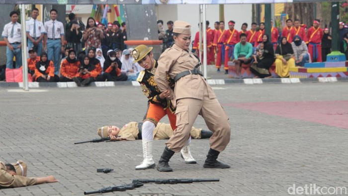 Perayaan HUT ke-78 TNI di Alun-Alun Lamongan.