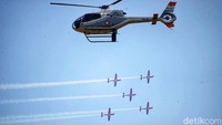 TNI menggelar berbagai atraksi pesawat dalam rangka peringatan HUT ke-78 TNI. 