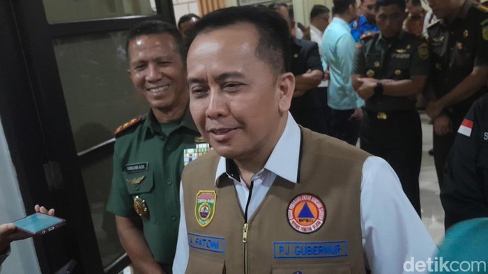 Pj Gubernur Sumsel Agus Fatoni usai rapat penanganan karhutla, Kamis (5/10/2023).