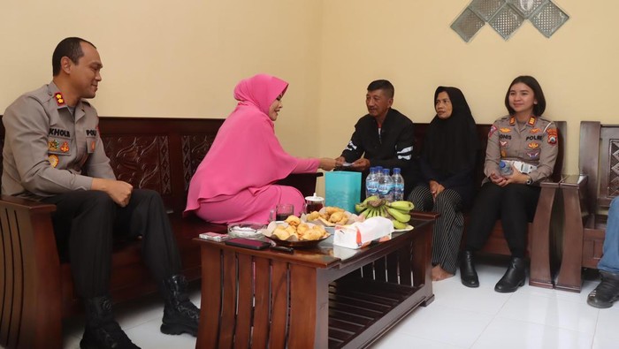 Polres Malang Bantu Renovasi Rumah Keluarga Korban Tragedi Kanjuruhan