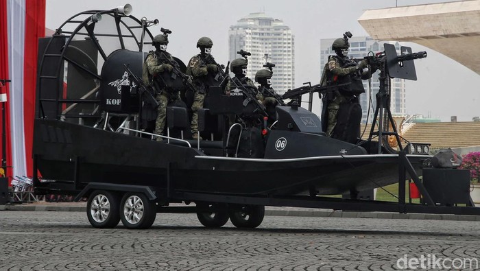 Potret Parade Alutsista di Monas saat HUT ke-78 TNI Potret Parade Alutsista di Monas saat HUT ke-78 TNI