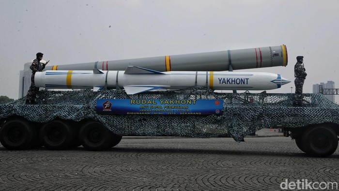 Potret Parade Alutsista di Monas saat HUT ke-78 TNI