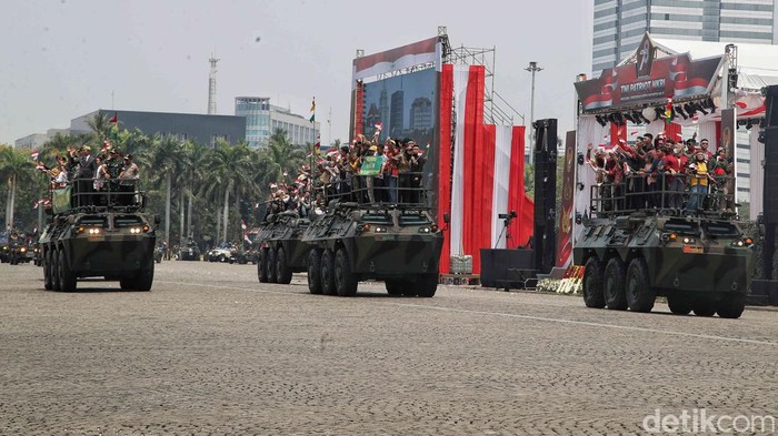 Potret Parade Alutsista di Monas saat HUT ke-78 TNI