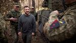 Potret Zelenskyy Kunjungi Garis Depan Perang di Ukraina Timur