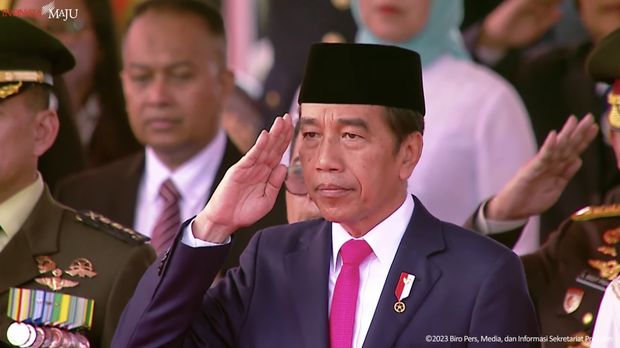 Presiden RI Joko Widodo (Jokowi) menjadi inspektur upacara peringatan hari ulang tahun (HUT) ke-78 Tentara Nasional Indonesia (TNI) hari ini di Monumen Nasional (Monas), Jakarta, Kamis (5/10). (Tangkapan Layar Youtube Sekretariat Presiden)