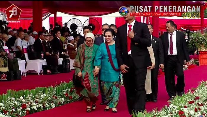Presiden RI ke-5 Megawati Soekarnoputri menghadiri HUT TNI ke-78 di Monas (screenshot YouTube Puspen TNI)
