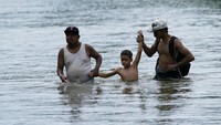 Menurut Kementerian Keamanan Panama, sebagian besar dari jumlah migran tersebut merupakan anak-anak dan bayi.  