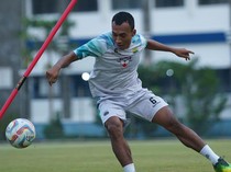 Cara Robi Darwis Merawat Lemparan Maut