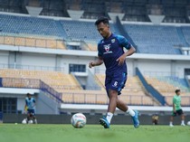Sepakat Persib-Dewa United, Tukar Henhen dengan Robi Darwis