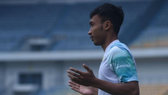 Robi Darwis.