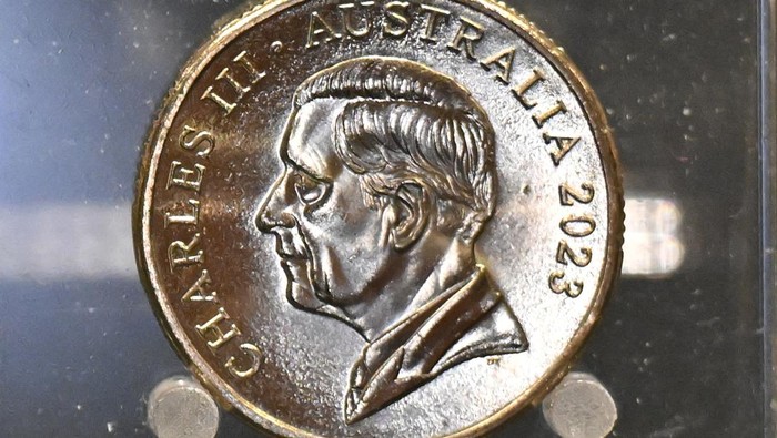 A prototype of the new coin is seen at an event for the release of new Australian currency featuring the effigy of effigy of King Charles III, at The Royal Australian Mint in Canberra, Thursday, October 5, 2023. (AAP Image/Mick Tsikas) NO ARCHIVINGNo Use Australia. No Use New Zealand.