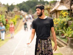 5 Foto Sabda Ahessa yang Diisukan Putus Dengan Wulan Guritno, Makin Brewokan