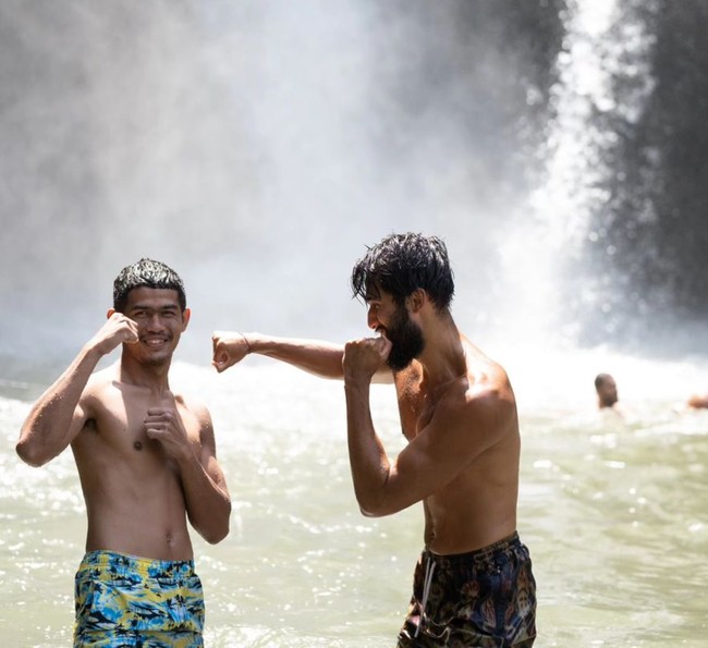 Biasanya kerap mengunggah momen kebersamaannya dengan Wulan Guritno, kini Sabda terlihat hanya mengunggah foto-foto liburannya sendiri. Selain itu dirinya juga membatasi kolom komentar di unggahan-unggahannya. Foto: Instagram/@sabdaahessa