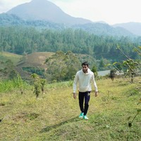 Penampilan terbaru Sabda Ahessa cukup mencuri atensi. Kini dirinya terlihat makin brewokan dengan jenggot yang lebih tebal. Foto: Instagram/@sabdaahessa