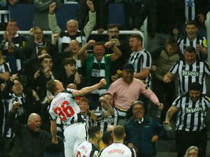 Newcastle Bantai PSG, Fans Mau Bolos Kerja?