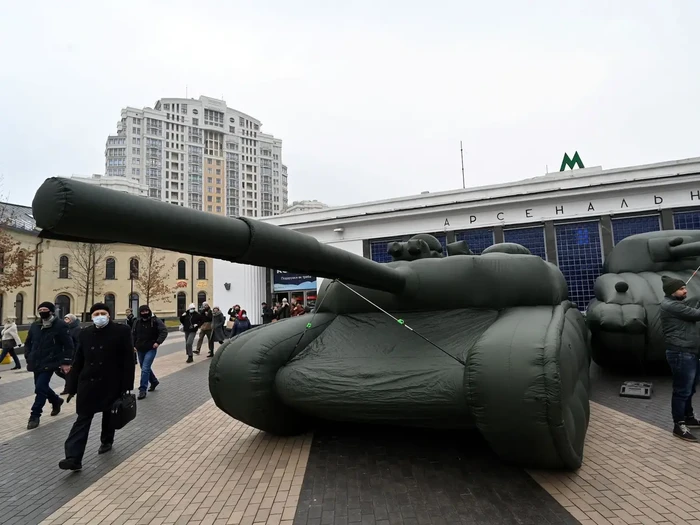 Tank palsu di Ukraina