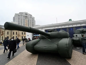 Jebakan Tank Palsu Dalam Perang Ukraina Lawan Rusia