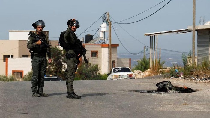 Members of the Israeli forces stand guard during clashes with Palestinians, near Tulkarm, in the Israeli-occupied West Bank, October 5, 2023. REUTERS/Raneen Sawafta