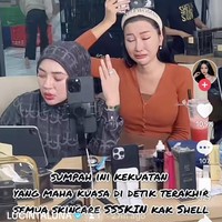 Lucinta Luna memperlihatkan kesedihannya saat sedang ikut membantu live jualan salah satu kerabatnya. Walaupun dirinya tak pernah berjualan sendiri, namun Lucinta tampak begitu sedih sampai menangis. Foto: Tiktok/LUCINTALUNA