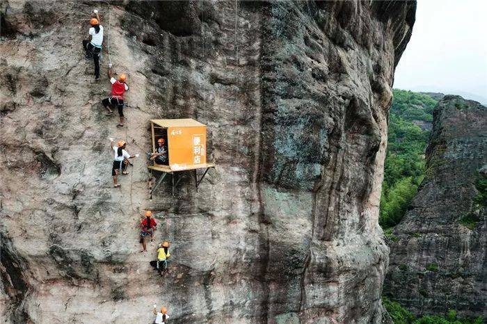 Toko di tebing China